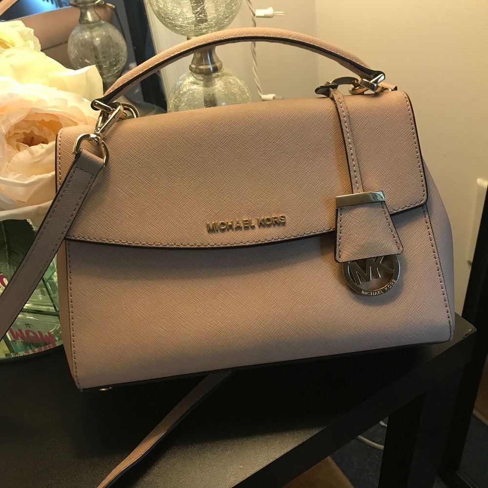 Mk Ava small